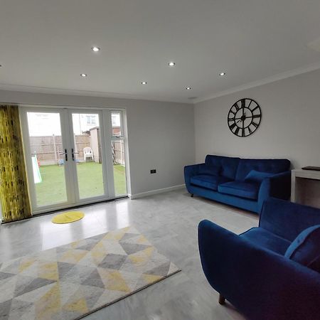 Elegant 3-Bedroom Home, Sleeps Up To 5 Guest. South Ockendon Exteriör bild